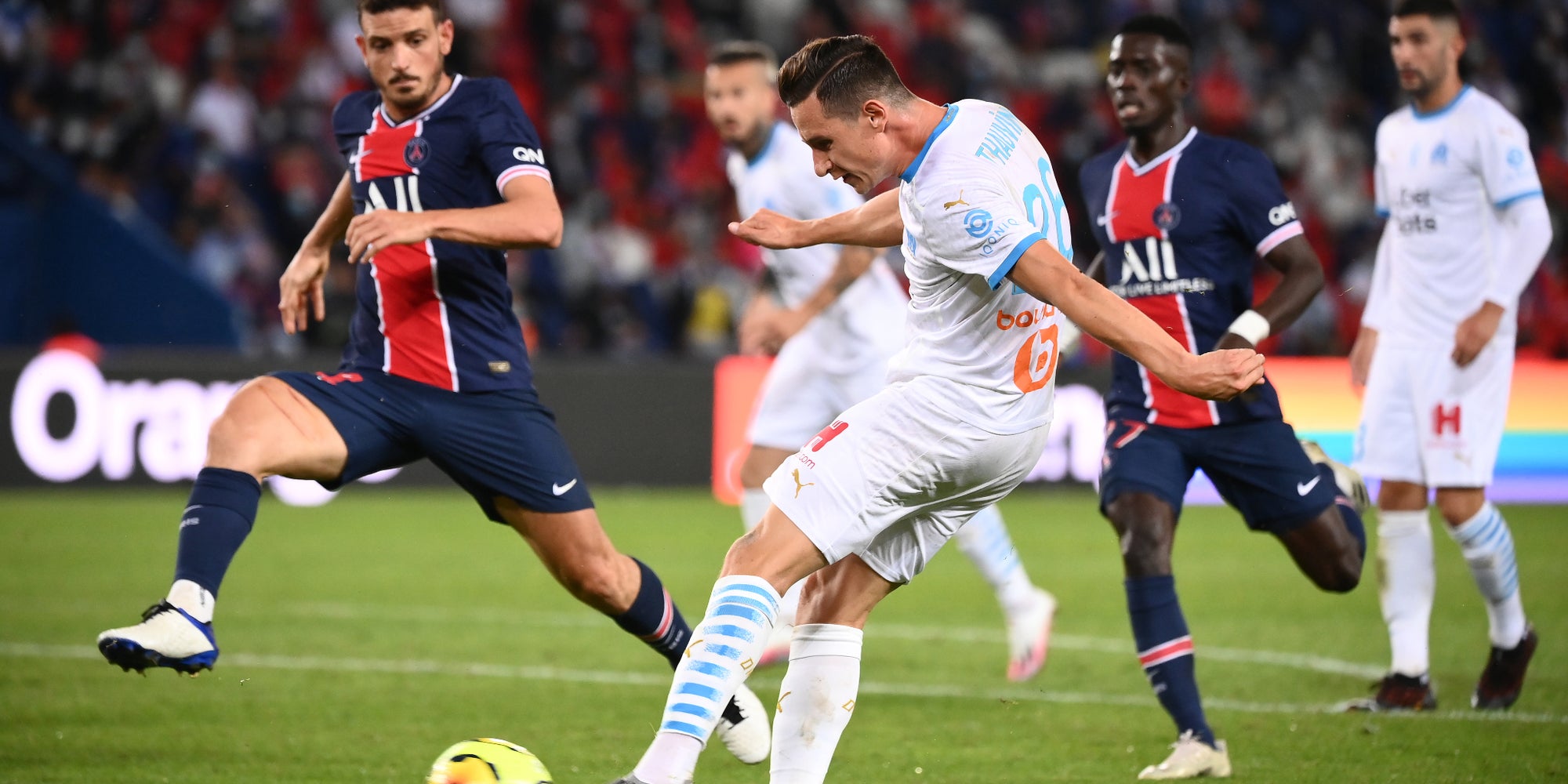 Les joueurs du PSG et de l'OM à la lutte lors de PSG-OM, le 13 septembre 2020 au Parc des Princes, Paris