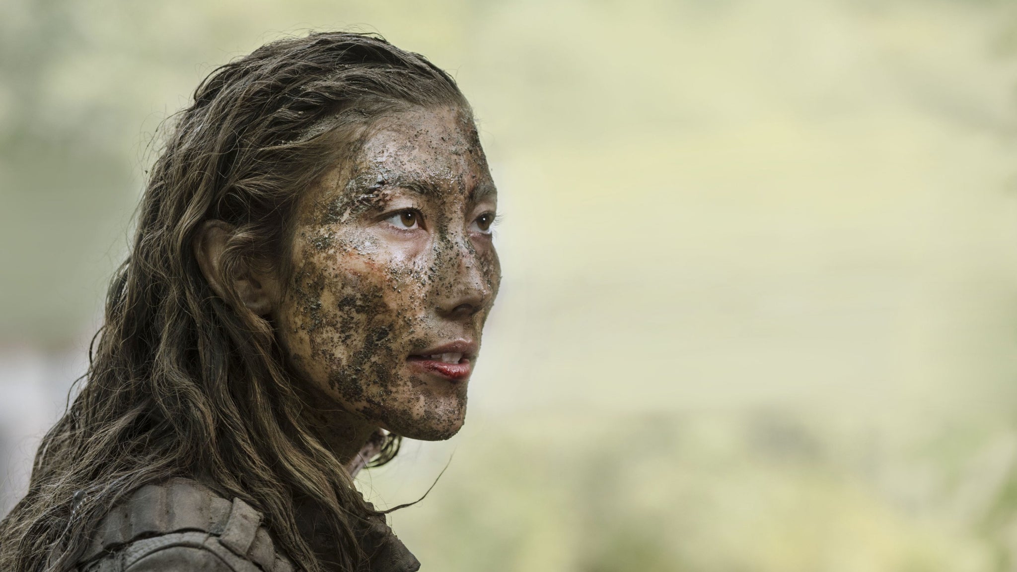 Anya, cheffe du Peuple des Arbres dans la série The 100.