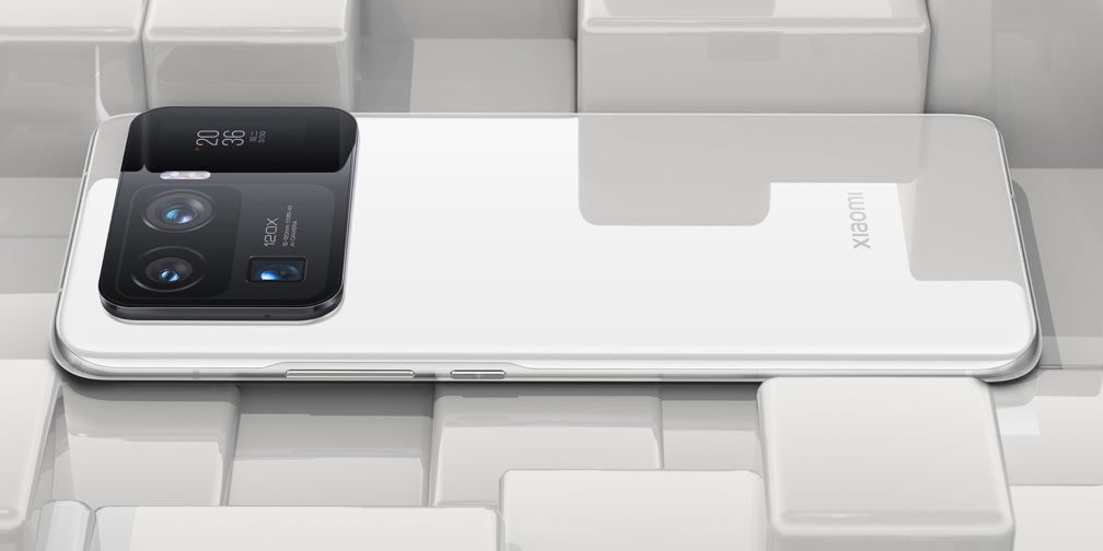 Avec son imposant module caméra composé d'un triple objectif et d'un écran secondaire, le Mi 11 Ultra ne laisse pas indifférent.