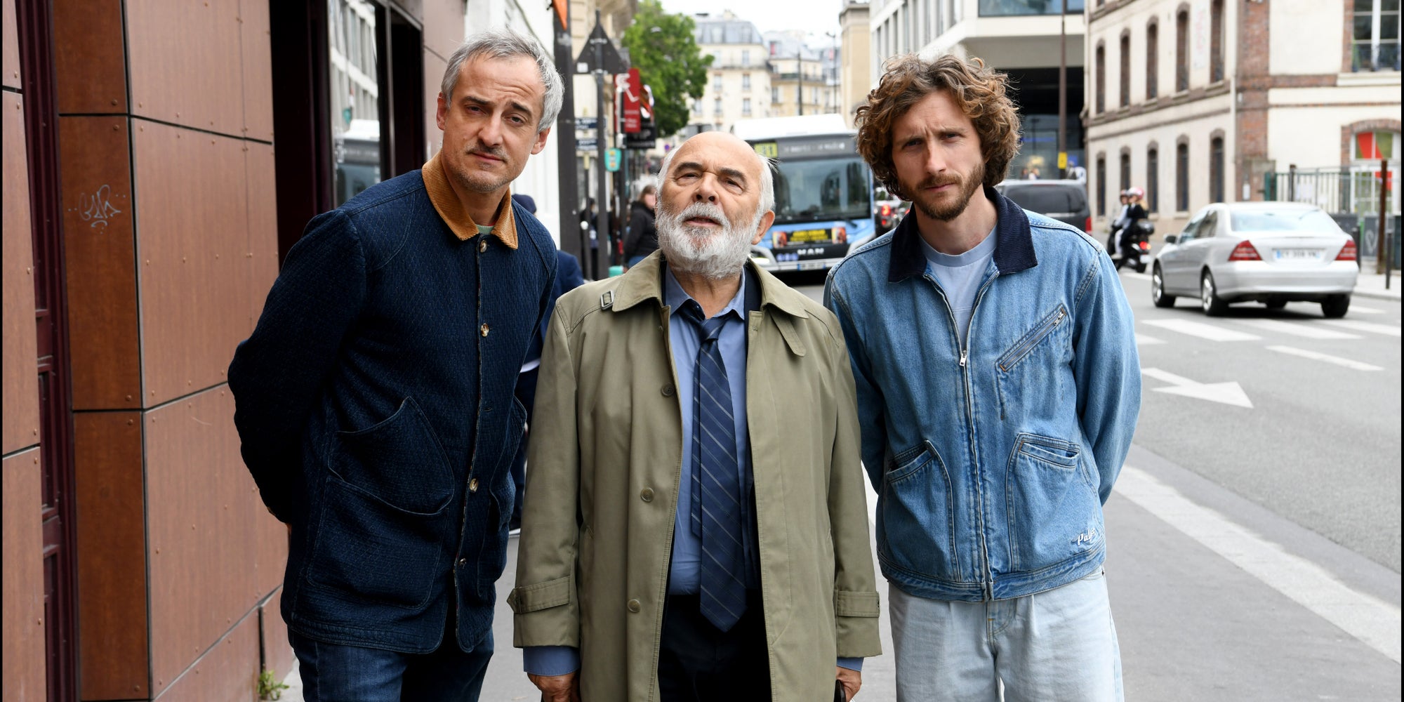 Sébastien Thoen, Gérard Jugnot et Baptiste Lecaplain dans ''Agence Tourisme'', à voir sur Canal+.
