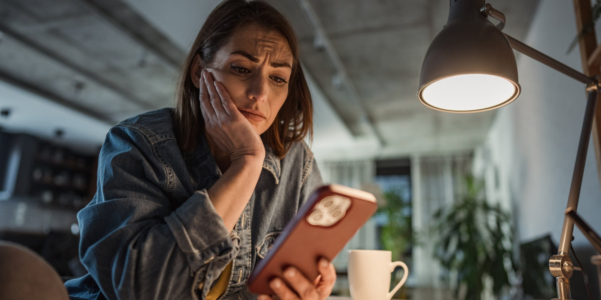 Ennuyé par les appels inconnus ? iOS 26 vous permet désormais de demander l'identification de vos correspondants ! 