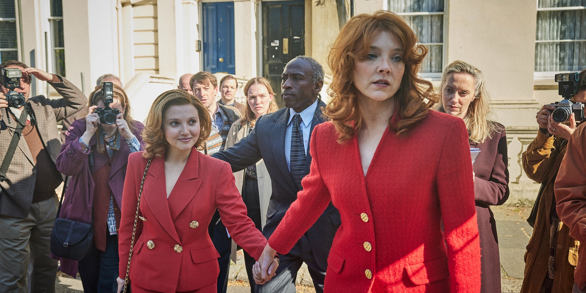 Mia McKenna-Bruce et Natalie Dormer dans la mini-série "The Lady : A royal murder scandal".