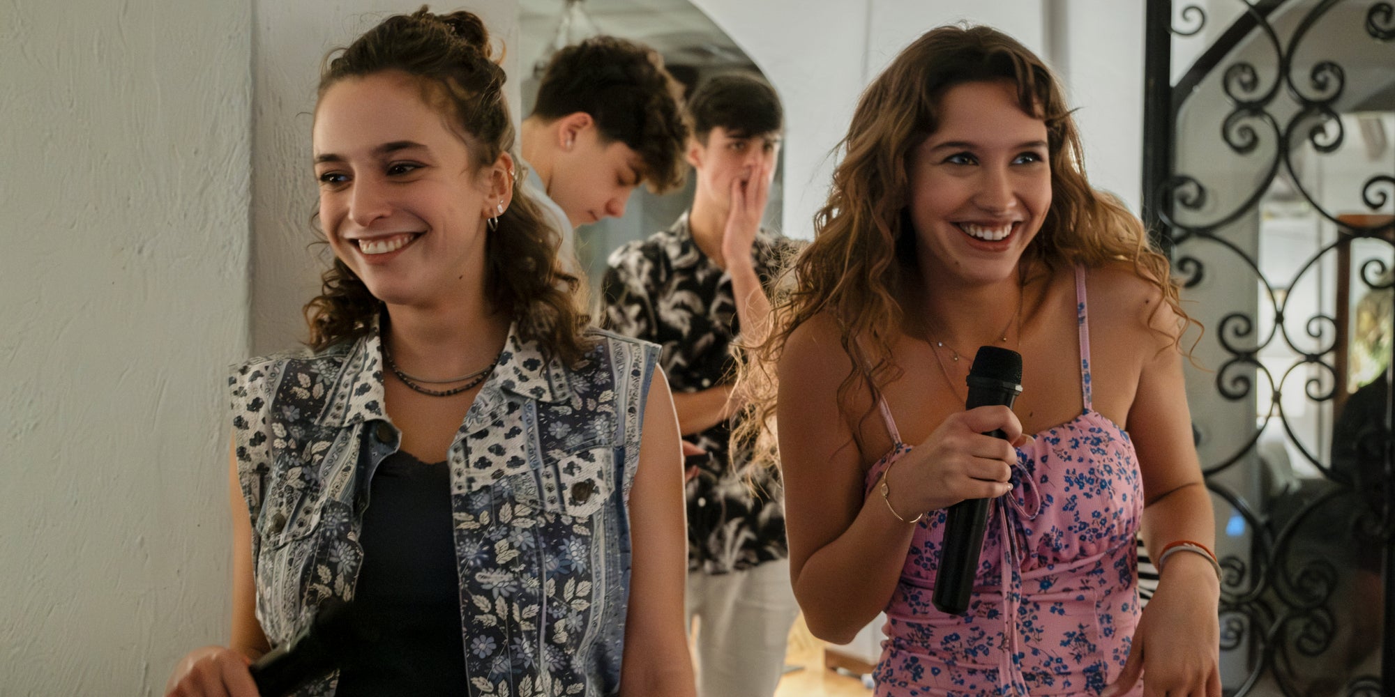 Vanessa (Noemi Magagnini) parvient-elle à trouver le coupable du meurtre d'Elena (Alice Lupparelli) dans la série italienne "Adorazione" ? 