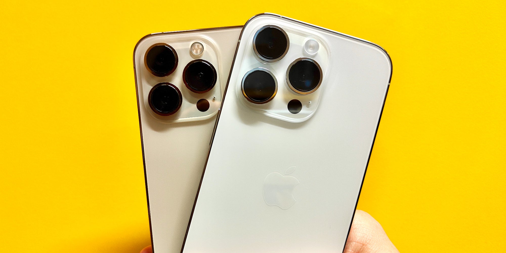 Les iPhone 13 Pro (à gauche) et iPhone 14 Pro (à droite), des modèles à l'identique ? Détrompez-vous...