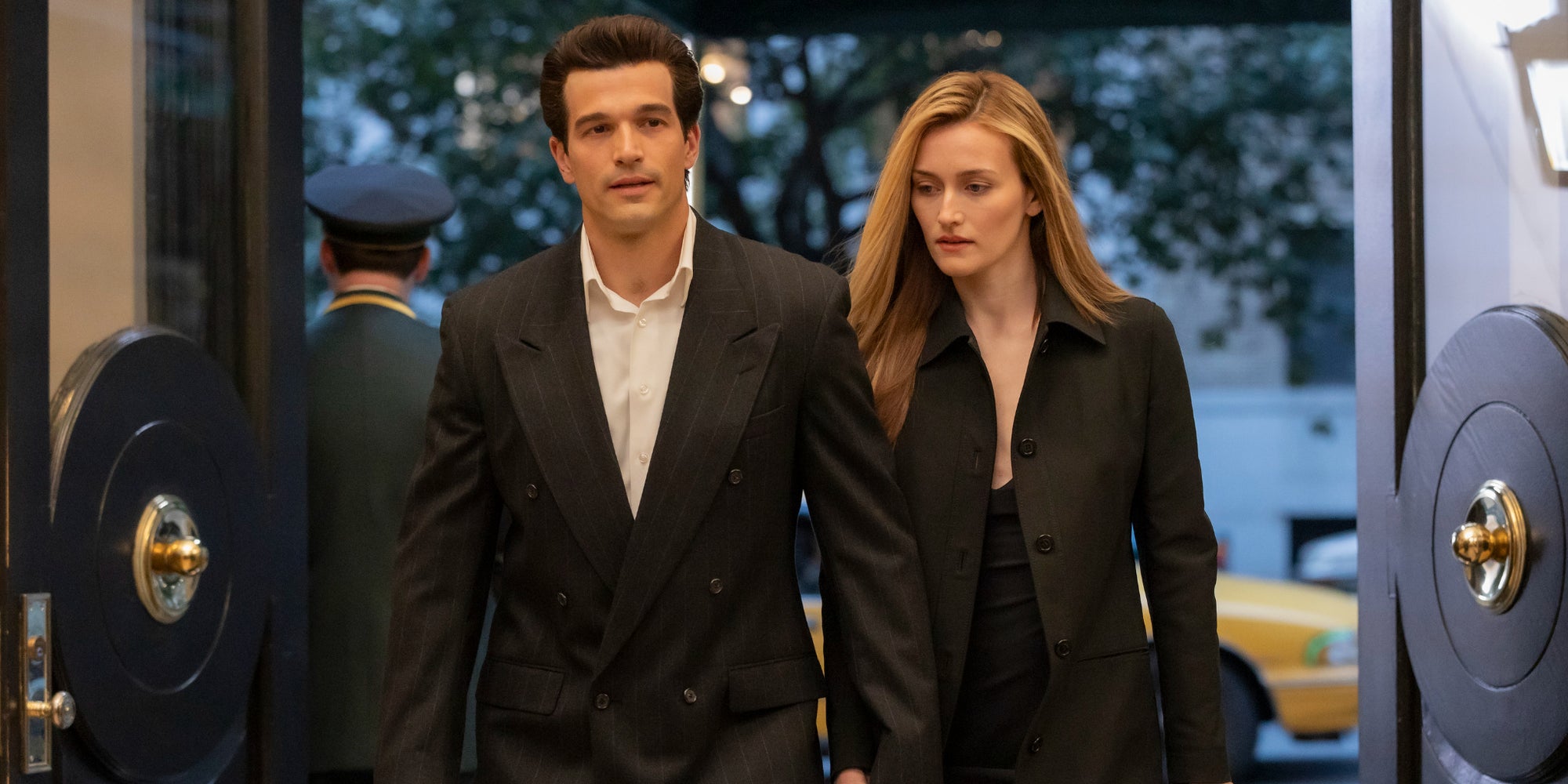 Paul Anthony Kelly et Sarah Pidgeon incarnent - avec brio - John F. Kennedy Jr. et Carolyn Bessette dans "Love Story".