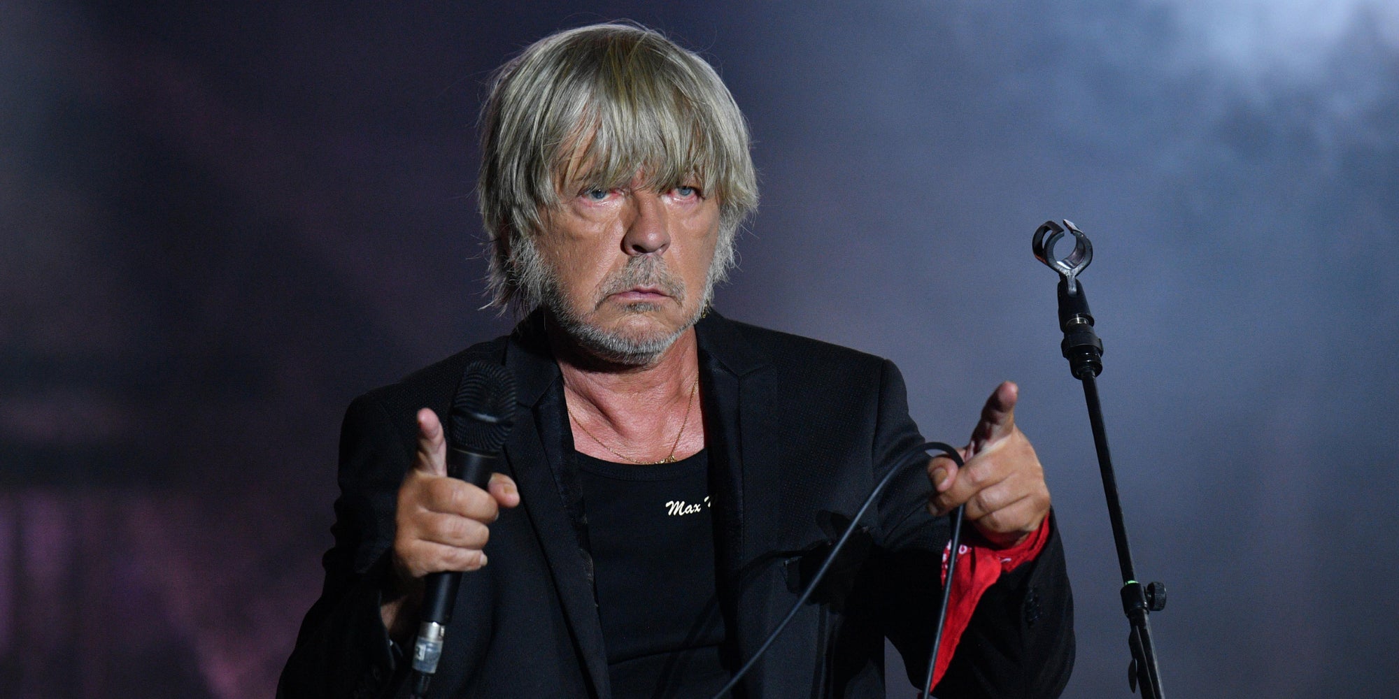 Renaud sur la scène des Francofolies à La Rochelle.