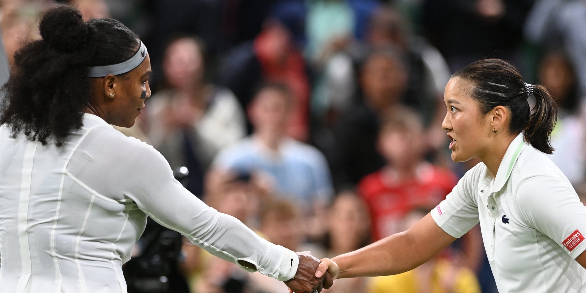 Serena Williams et Harmony Tan, à l'issue de leur combat phénoménal au premier tour de Wimbledon, le 28 juin 2022.