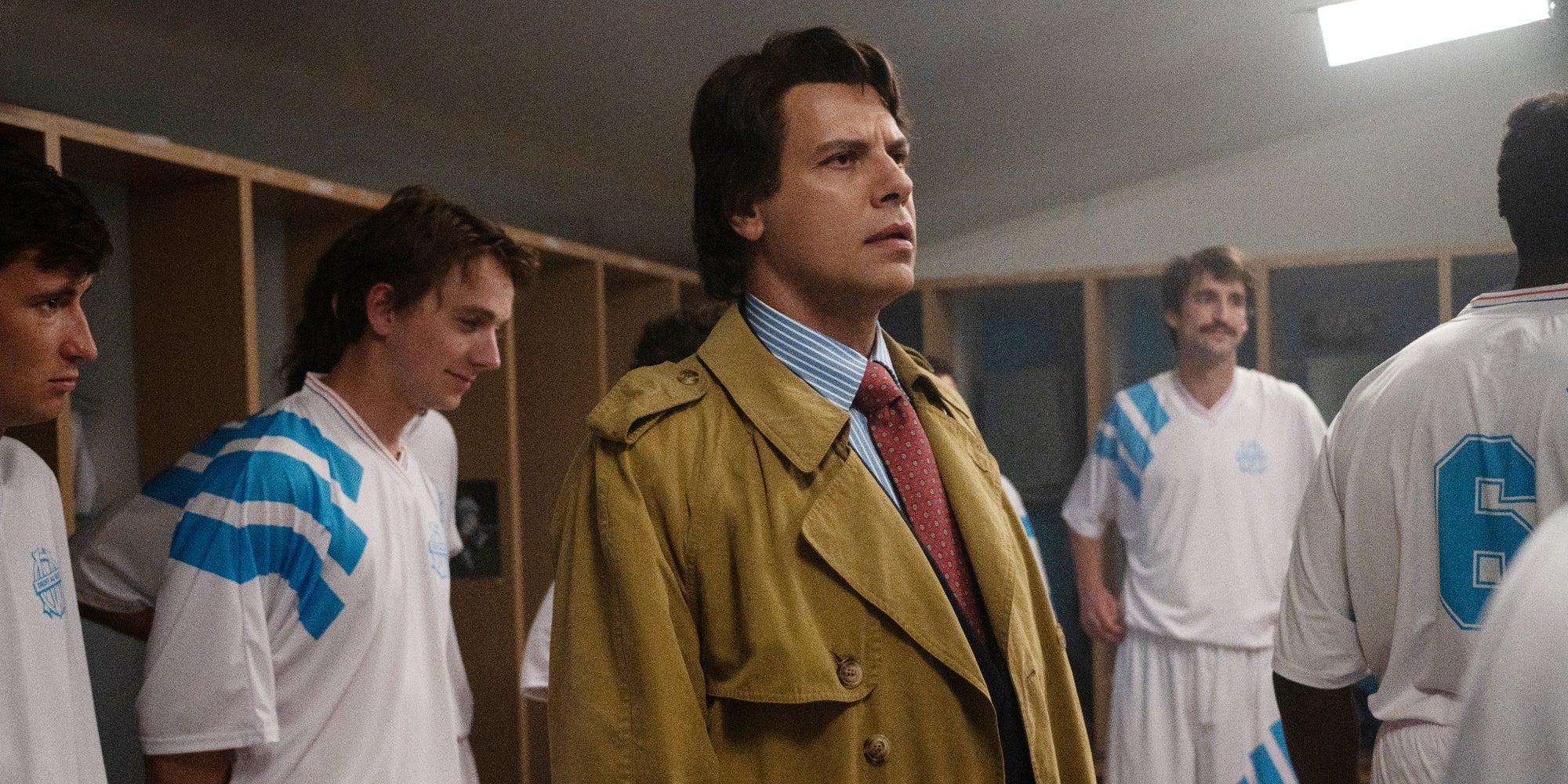 Laurent Lafitte incarnant Bernard Tapie dans la série biopic ''Tapie'', disponible sur Netflix le 13 septembre.