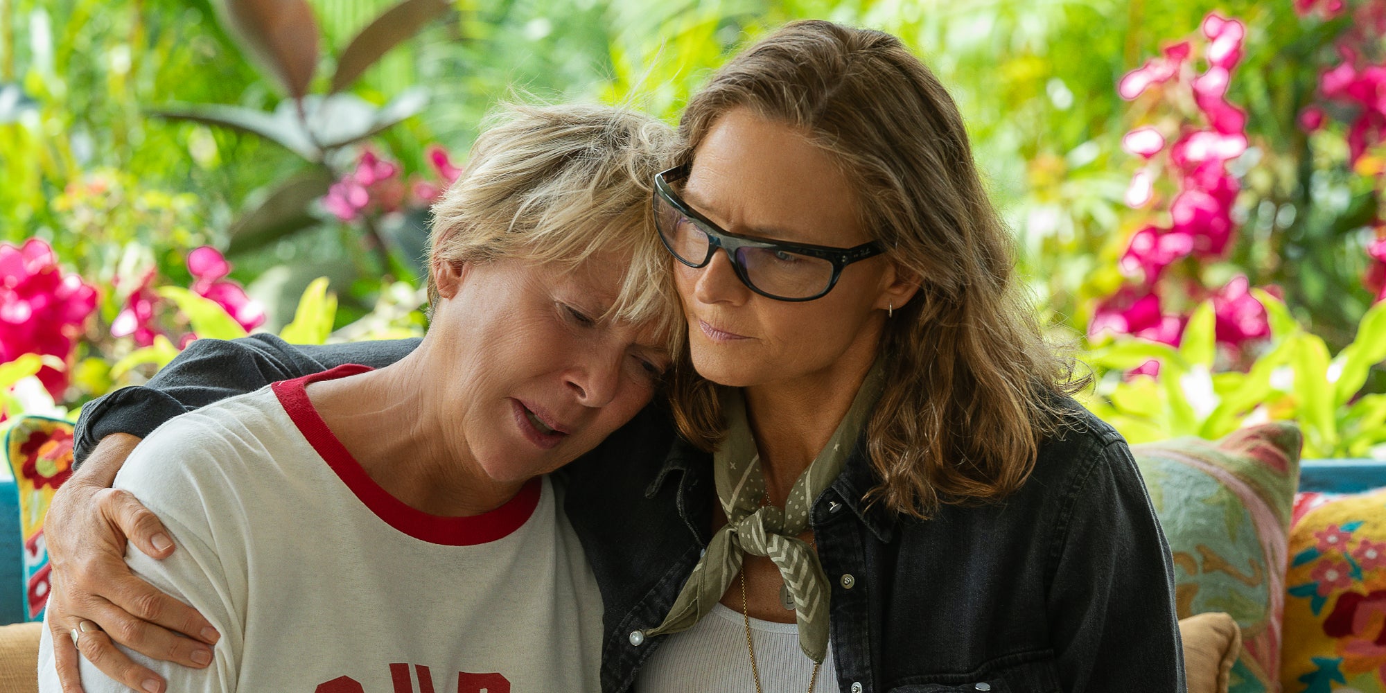 Annette Bening et Jodie Foster dans le nouveau film Netflix, "Insubmersible". 