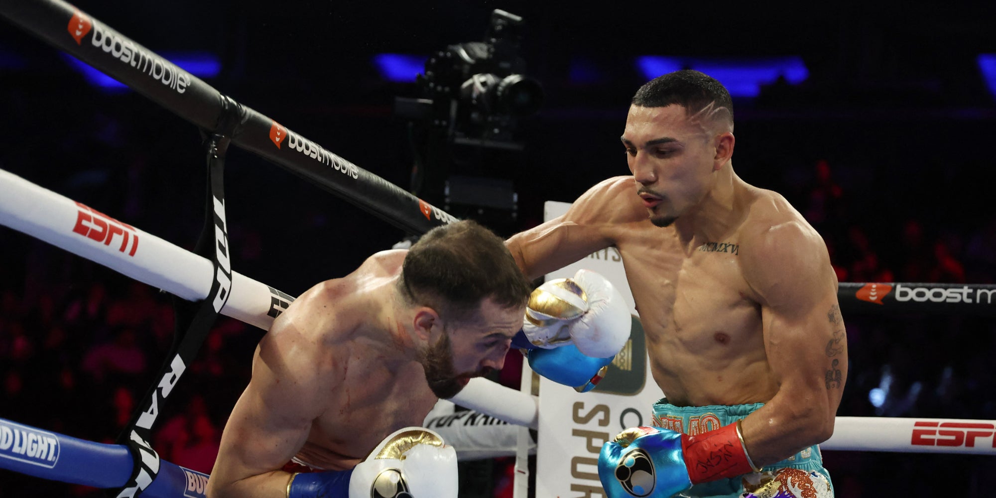 Teofimo Lopez face à Sandor Martin, le 10 décembre 2022 au Madison Square Garden de New York.