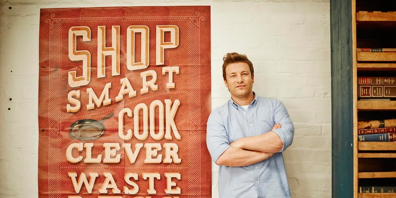 Jamie Oliver, chef cuisiner anglais de renom, est l'hôte d'un des programmes phares de Kitchen Mania.