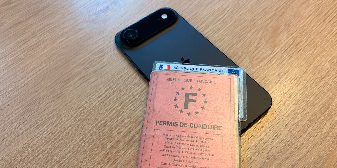 On vous explique comment importer votre permis de conduire sur smartphone.