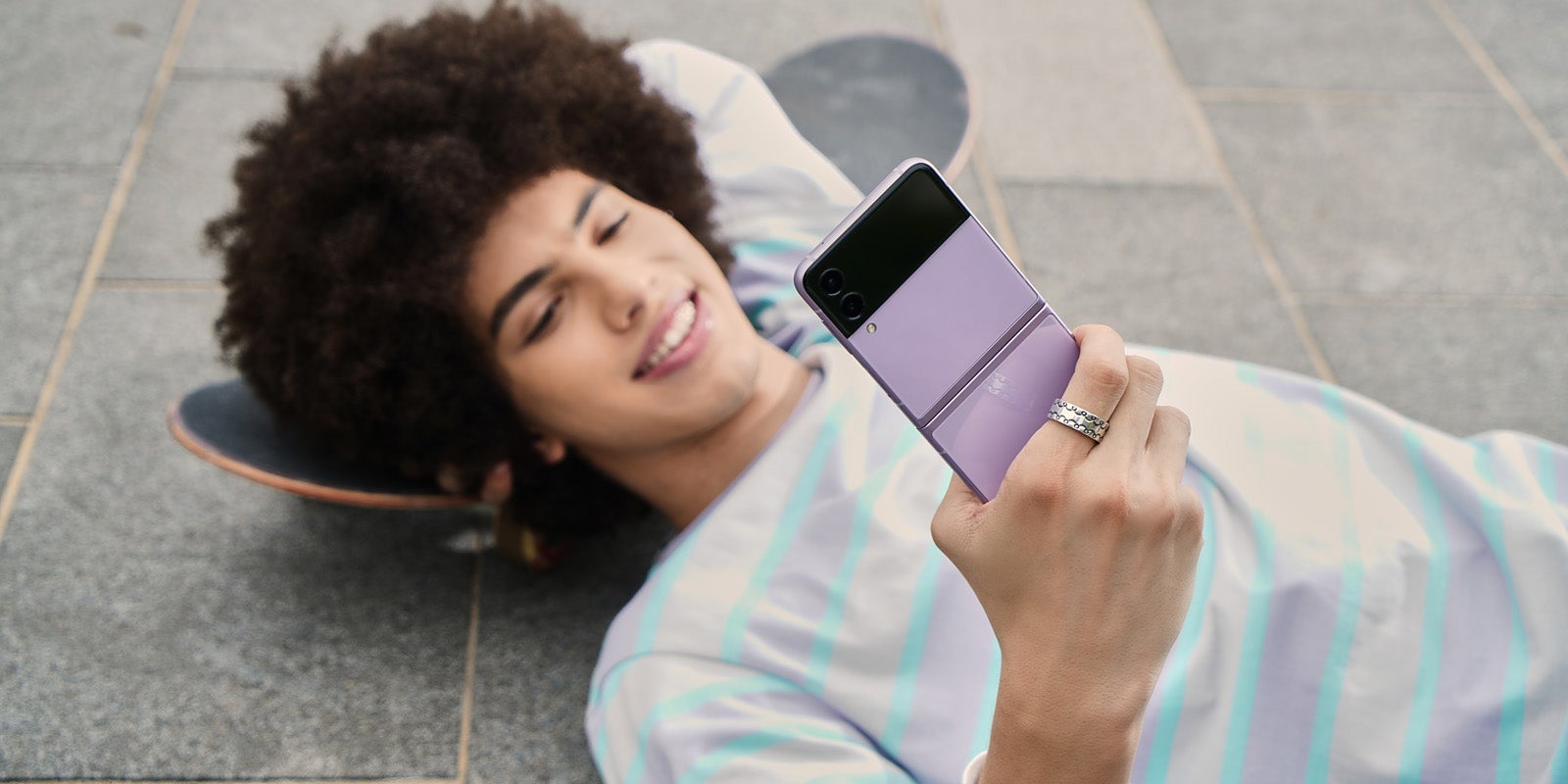 C'est le moment de craquer pour le précieux Samsung Galaxy Z Flip3 5G, qui profite d'une remise de 150 euros pendant les French Days chez SFR !