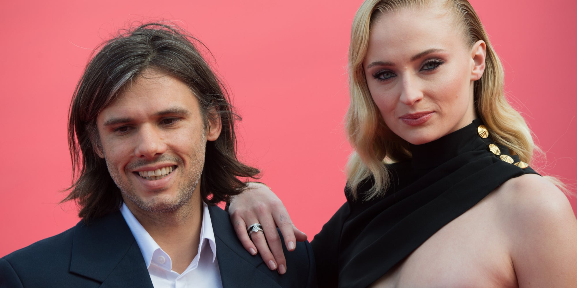 Orelsan et Sophie Turner sur le tapis rouge du festival du film américain de Deauville, le 7 septembre 2019.