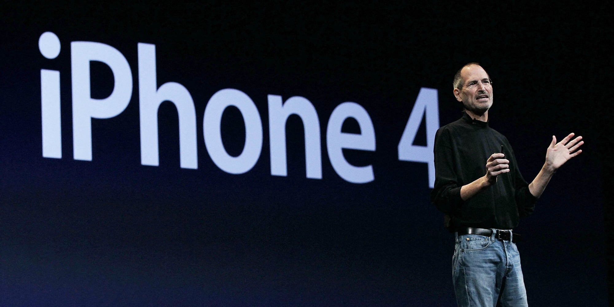 Steve Jobs présente l'iPhone 4 à la conférence WWDC d'Apple, à San Francisco, le 7 juin 2010. 