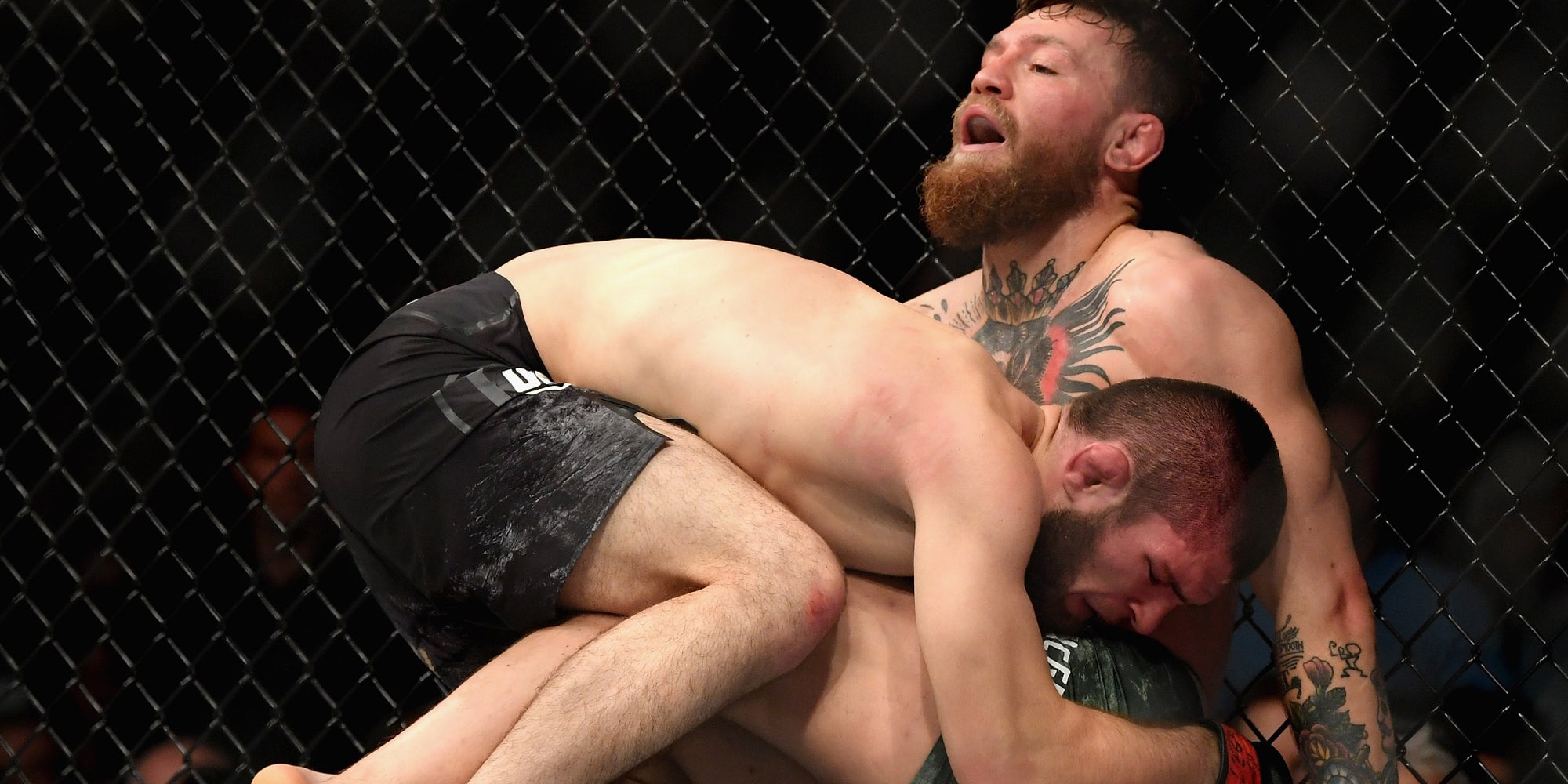Khabib Nurmagomedov VS Conor McGregor dans l'Octogone de l'UFC 229 à Las Vegas, le 6 octobre 2018.