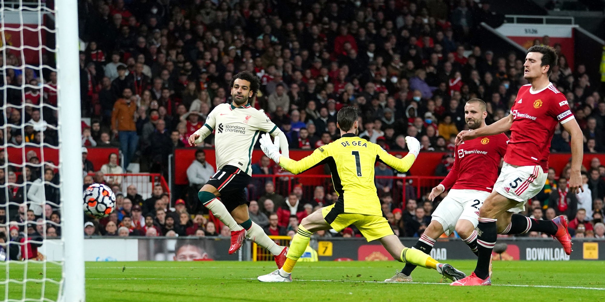 Les joueurs de Manchester United et Liverpool lors du match aller en Premier League, le 24 octobre 2021 à Old Trafford, Manchester