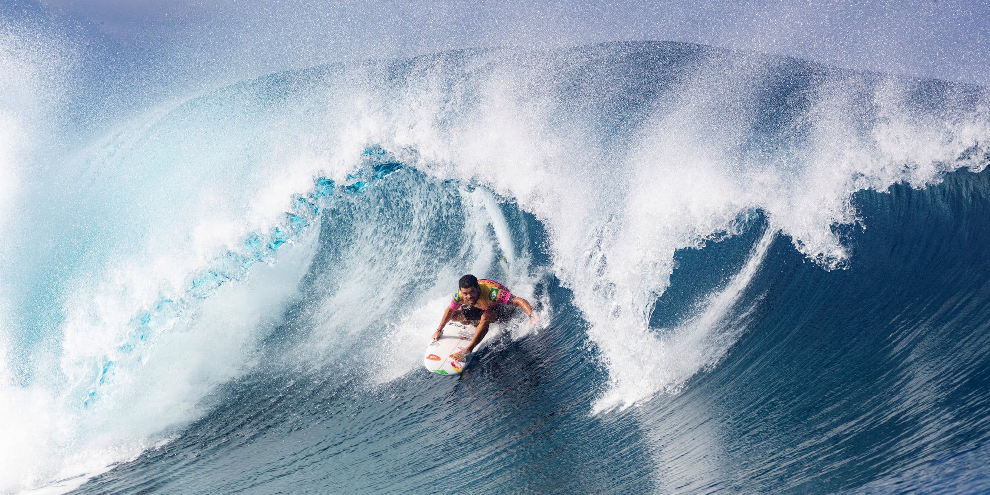 Le surfeur brésilien Adriano DeSouza lors de la compétition Tahiti Pro, à Teahupoo, le 28 août 2019.