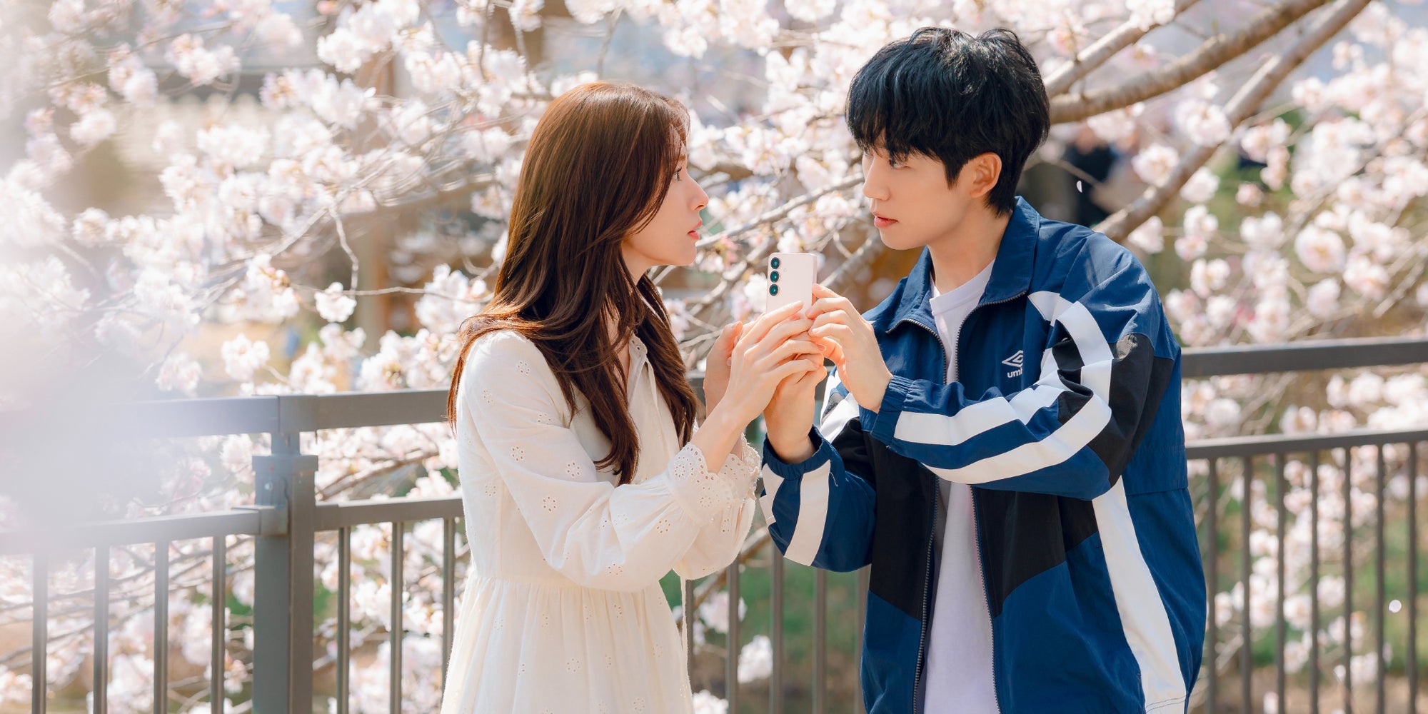 Shin-Ha Young et Jung Hae-in dans "Our Sticky Love", à voir sur Netflix.