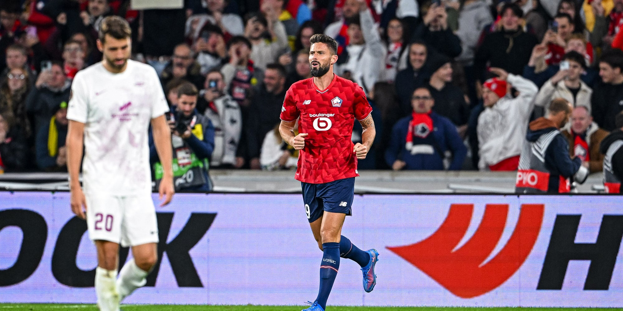 Olivier Giroud, buteur face au SK Brann, le 25 septembre 2025 au Stade Pierre Mauroy - Decathlon Arena (Lille).
