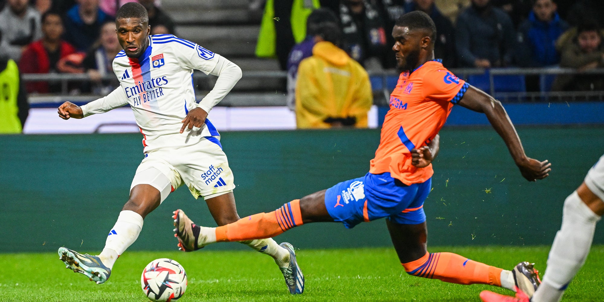 Ainsley Maitland-Niles lors du match de Ligue 1 entre Lyon et Marseille, le 22 septembre au Groupama Stadium de Lyon.