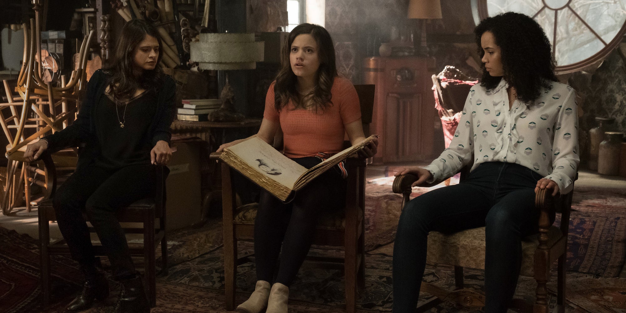 Melonie Diaz, Madeleine Mantock et Sarah Jeffery, un trio d'actrices envoûtantes