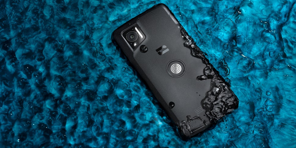 Les Crosscall Stellar-M6 (photo) et Stellar-M6E sont arrivés chez SFR !