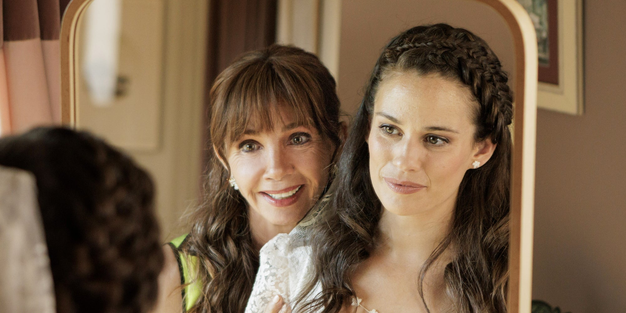 Caro (Victoria Abril) et Clem (Lucie Lucas) dans l'épisode spécial Retrouvailles de la série ''Clem''.