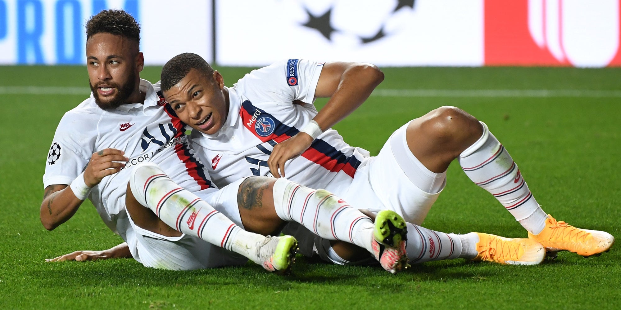 Neymar et Mbappé savourent la victoire du PSG contre l'Atalanta Bergame, le 12 août 2020 à Lisbonne