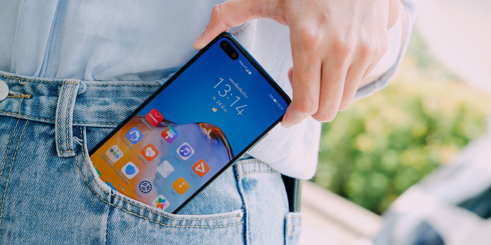 Alors que le P40 (en photo) n'avait déjà pas droit aux services Google, Huawei propose des solutions fait maison, toujours plus innovantes.