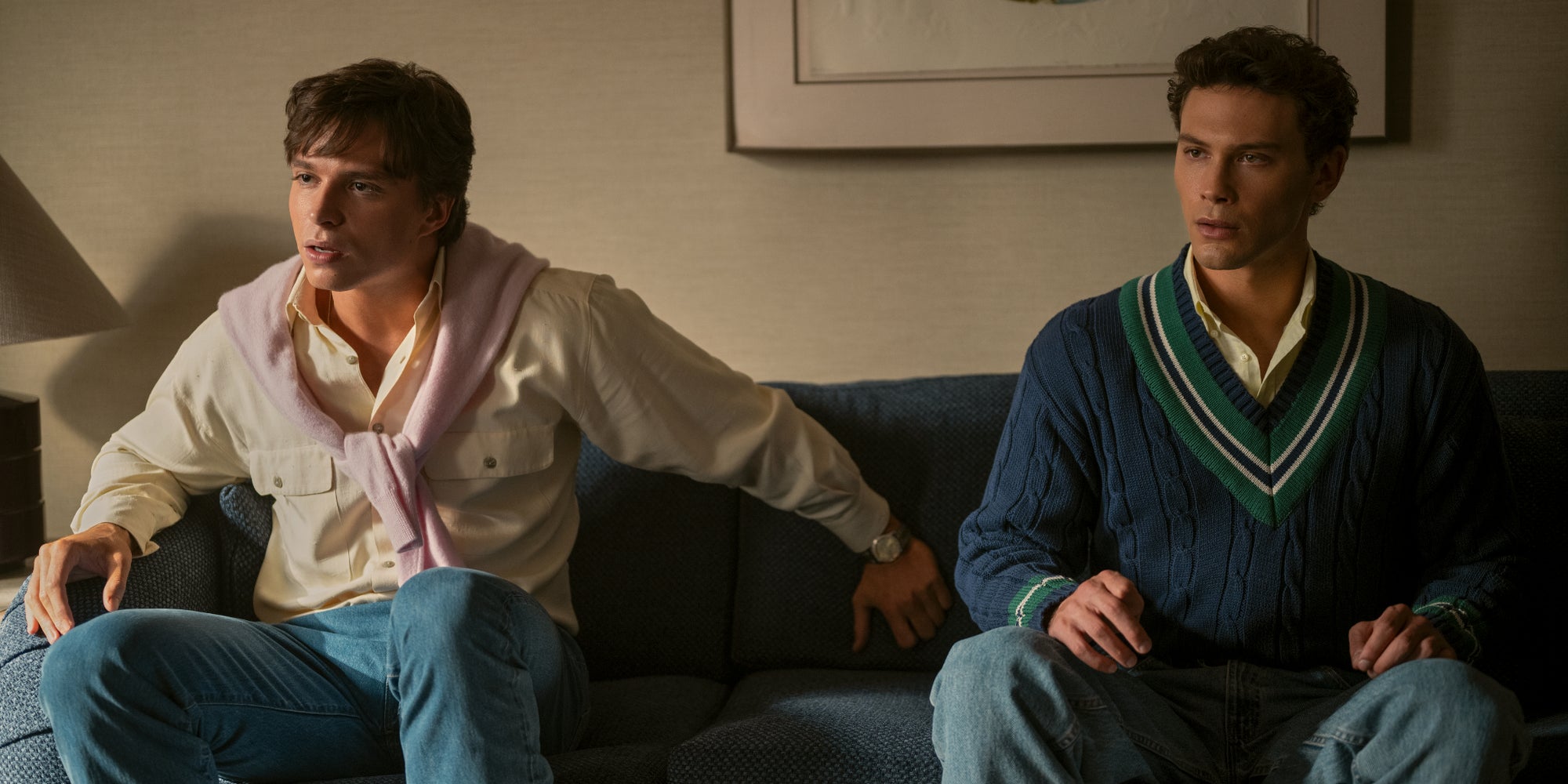 Nicholas Chavez (Lyle) et Cooper Koch (Erik) dans ''Monstres : L'histoire de Lyle et Erik Menéndez'', à voir sur Netflix.