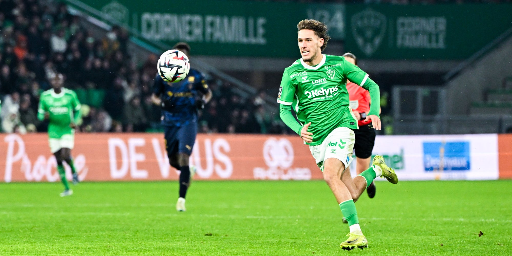 Lucas Stassin, buteur lors de Saint-Étienne - Stade de Reims, le 4 janvier 2025 au Stade Geoffroy-Guichard.