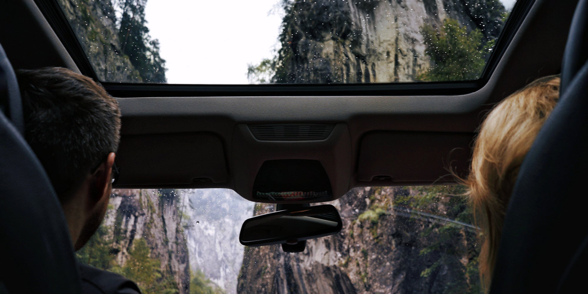 À Los Angeles, un couple a été rapidement secouru après une chute d'une falaise grâce à la fonctionnalité satellite de l'iPhone 14. 