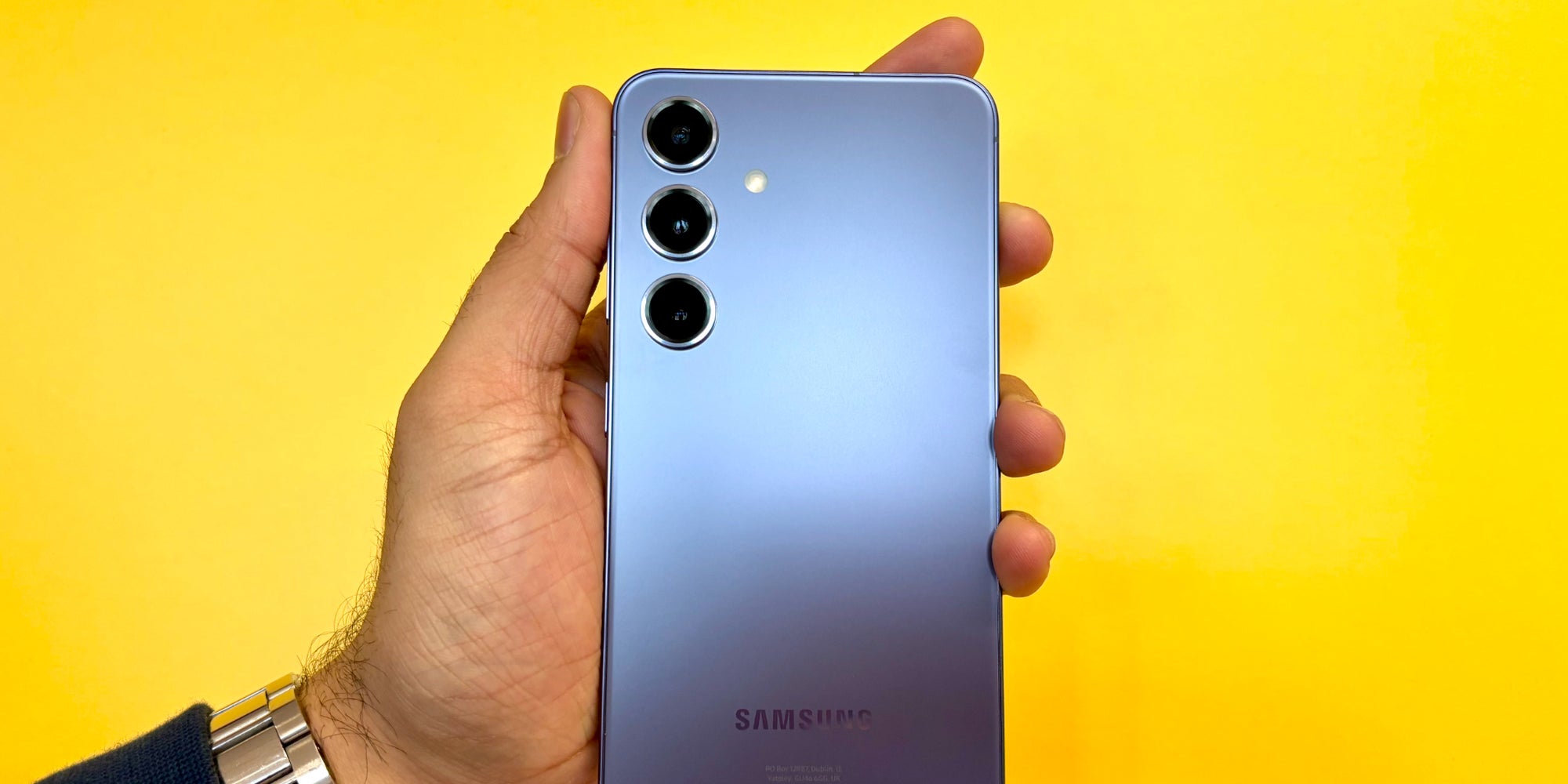 Craquez pour le Samsung Galaxy S24, disponible dans son coloris Indigo, Noir ou Argenté sur la boutique en ligne SFR.