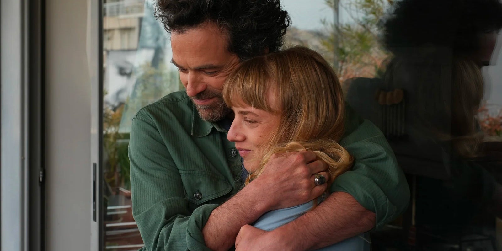 Romain Duris de retour dans la peau de Xavier, ici avec sa fille Mia (Megan Northam), dans la série Prime Video dérivée de la trilogie de Klapisch, "Salade Grecque".