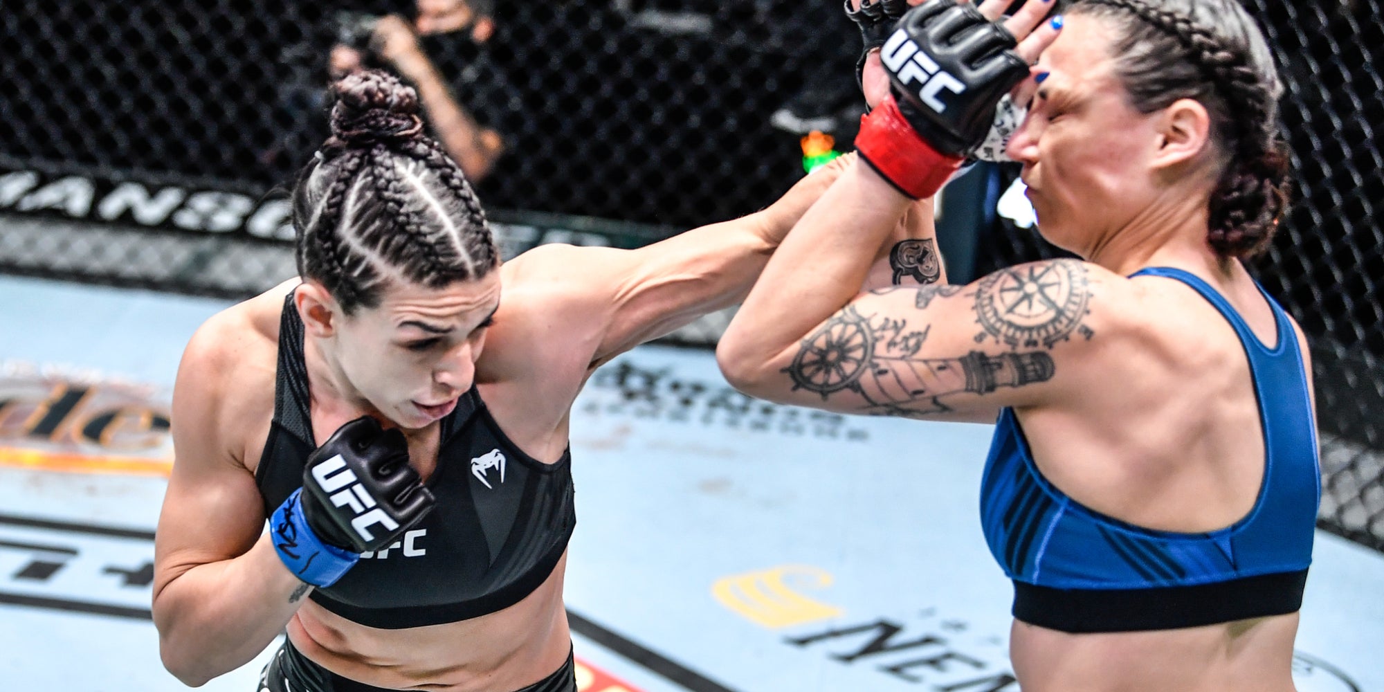 Mackenzie Dern lors de l'UFC Vegas 39 l'opposant à Nina Nunes le 10 avril 2021 à Las Vegas, Nevada.