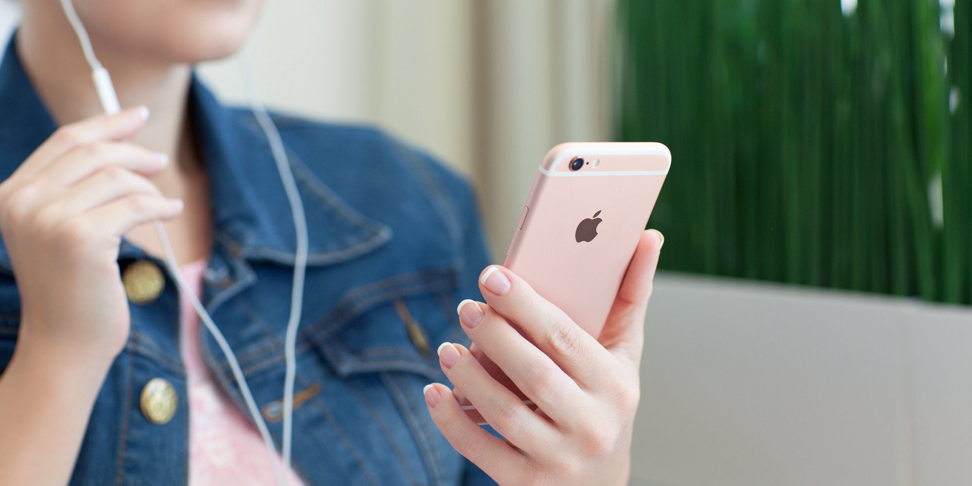 Apple réfléchirait à ne plus fournir d'écouteurs avec les iPhone