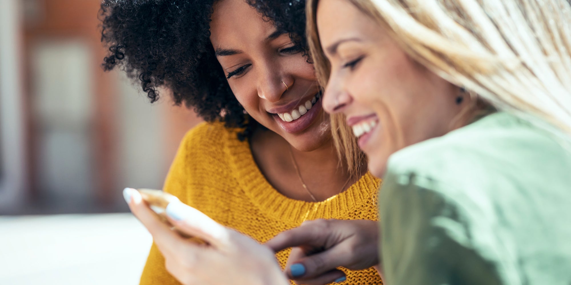 En ce moment chez SFR, opter pour un smartphone reconditionné c'est faire un choix à la fois écoresponsable et solidaire.