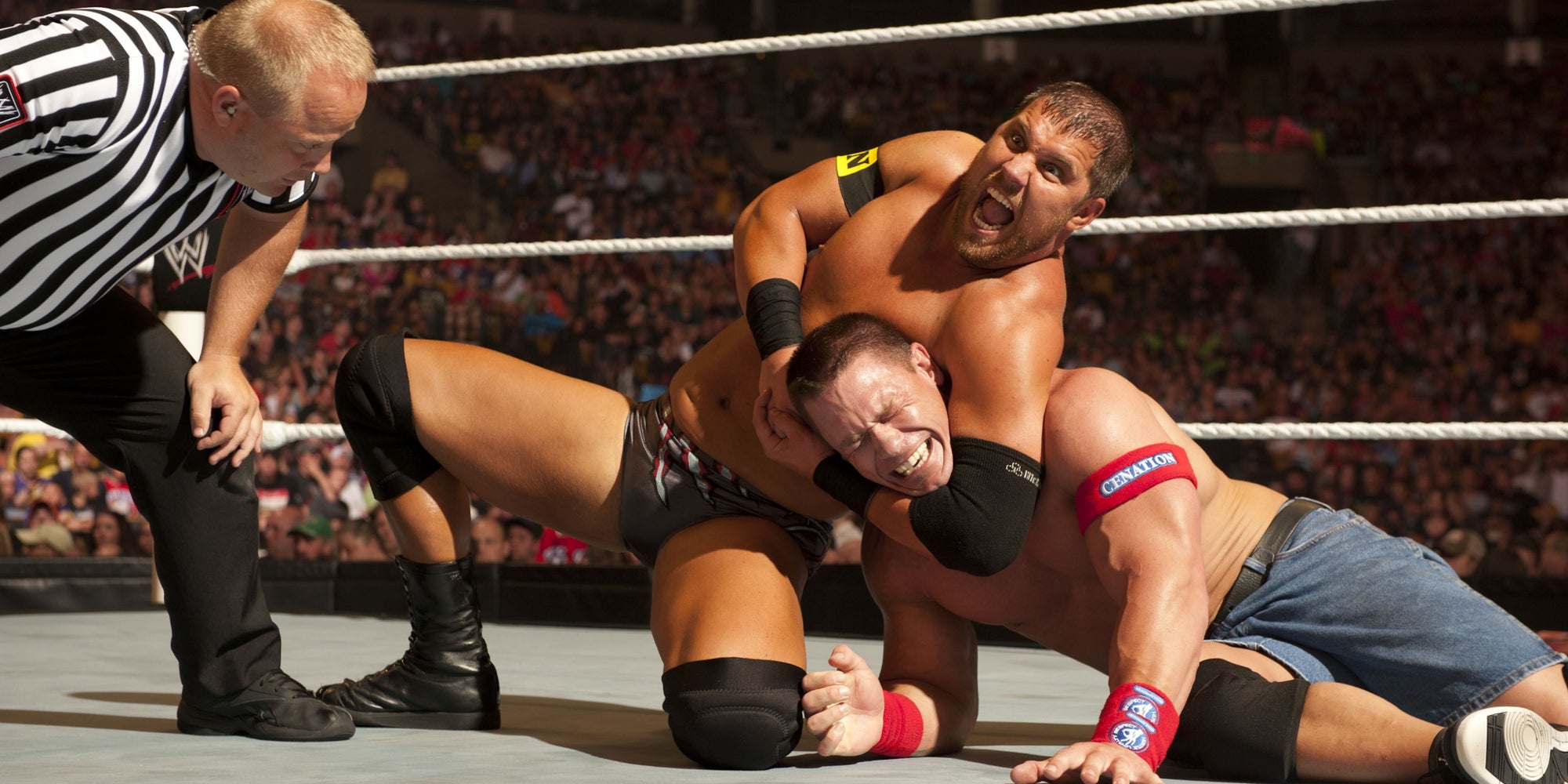 Un catcheur qui en attrape un autre par le cou, c’est du flan ou pas $1