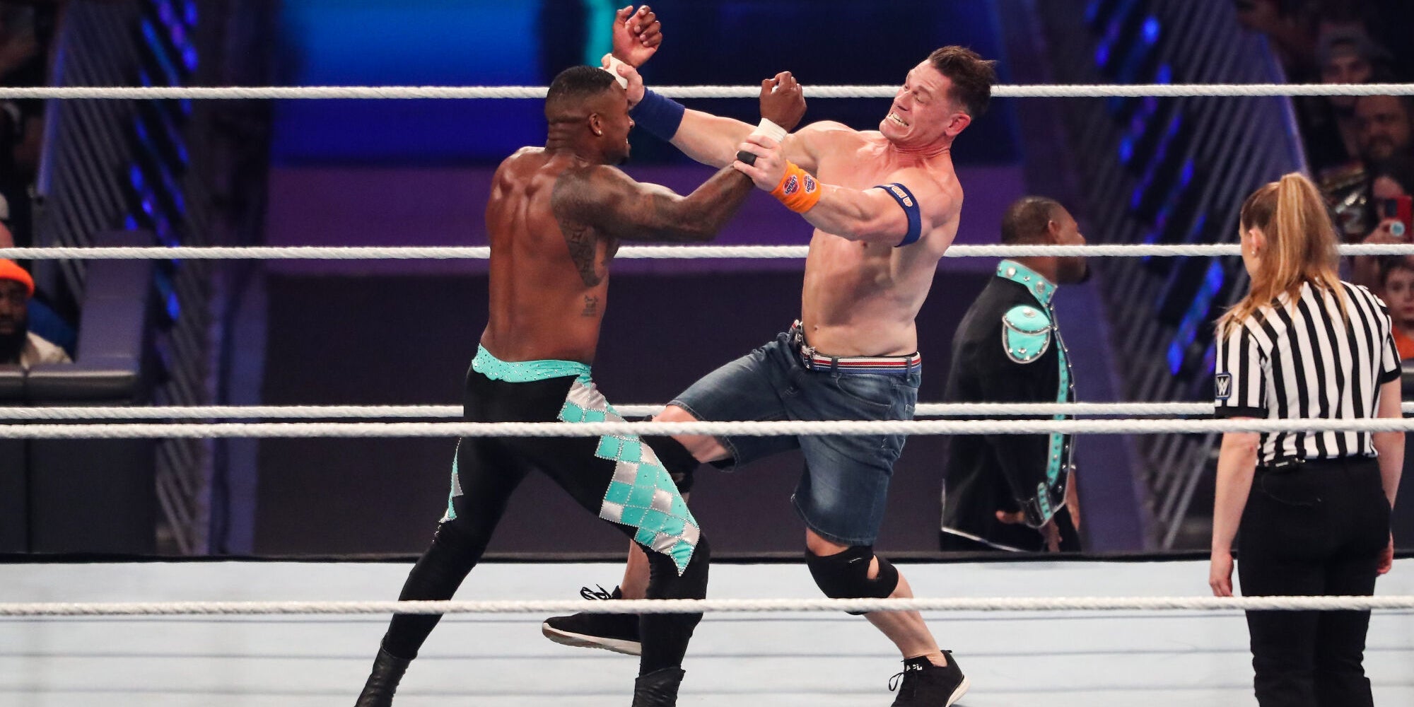 John Cena en pleine action, le 22 septembre 2023 lors de WWE Smackdown à la Desert Diamond Arena de Glendale (Arizona).