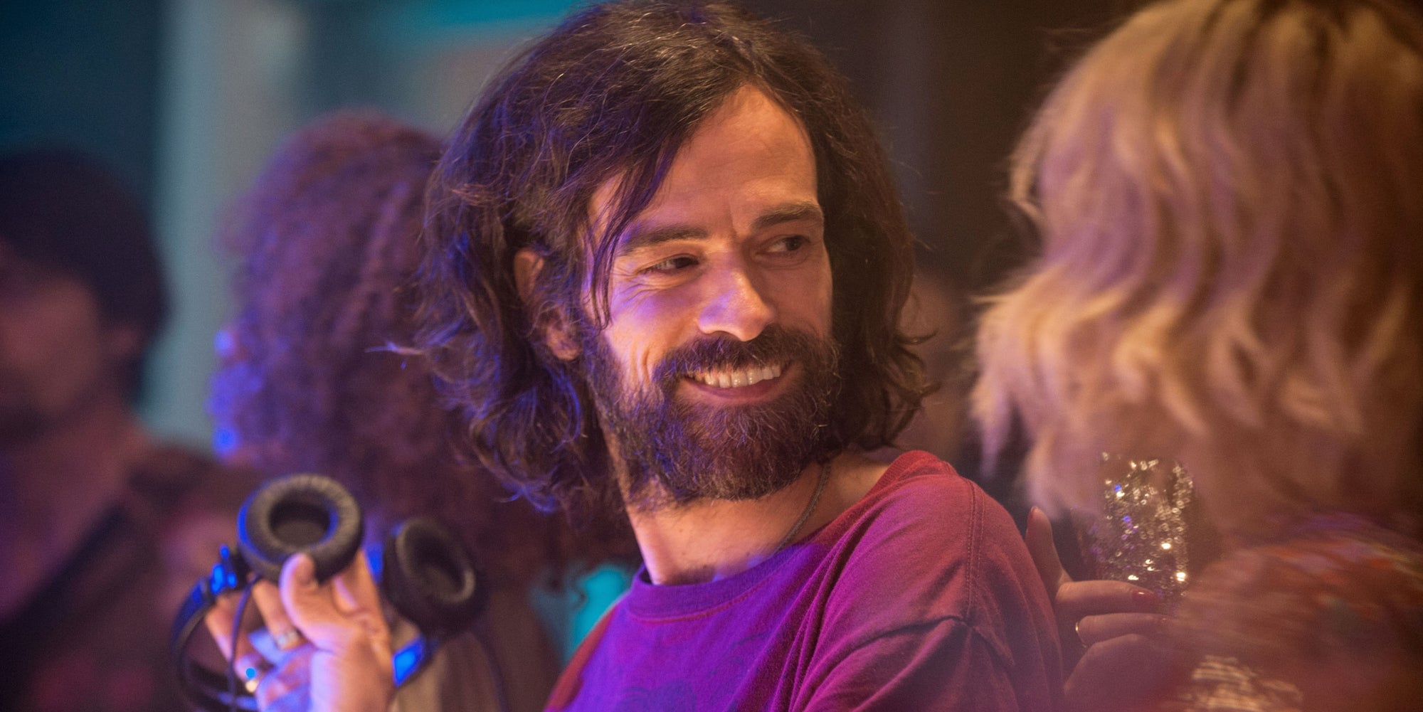Romain Duris incarne Vernon Subutex dans la série éponyme, inspirée des romans de Virginie Despentes. 