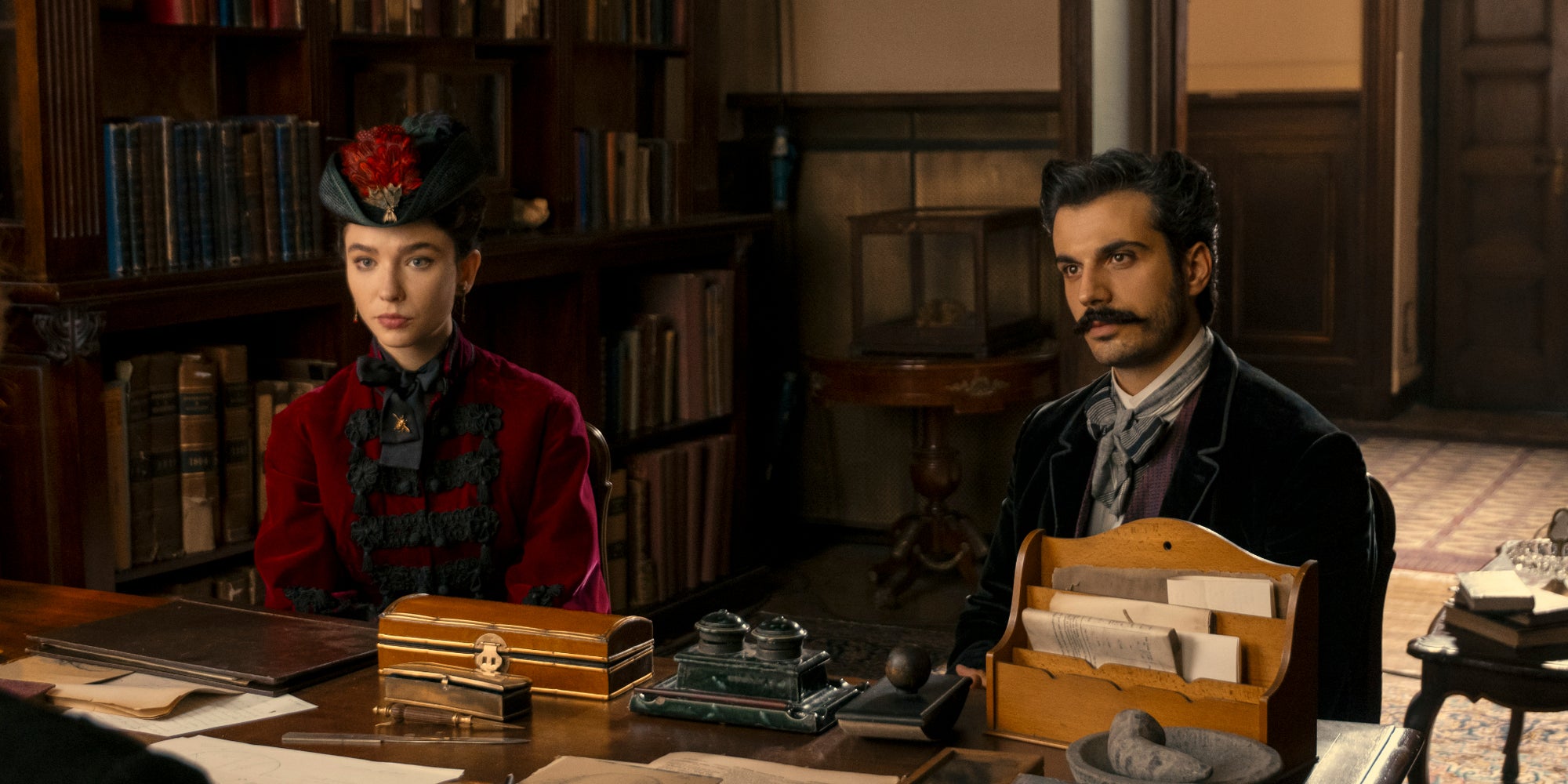 Matilda De Angelis dans le rôle de Lidia Poët et Gianmarco Saurino dans celui de Fourneau dans la saison 2 de "Lidia fait sa loi".