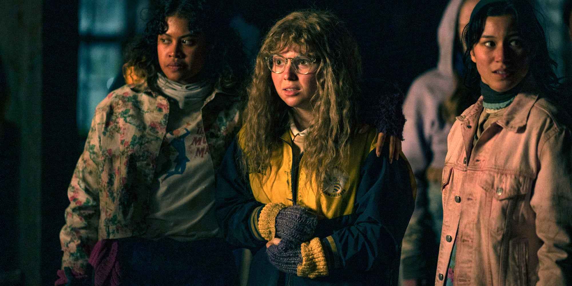 Suivez les aventures des survivantes et découvrez la vérité sur ce qu'il s'est passé il y a 25 ans dans la saison 2 de "Yellowjackets" sur Canal+. 