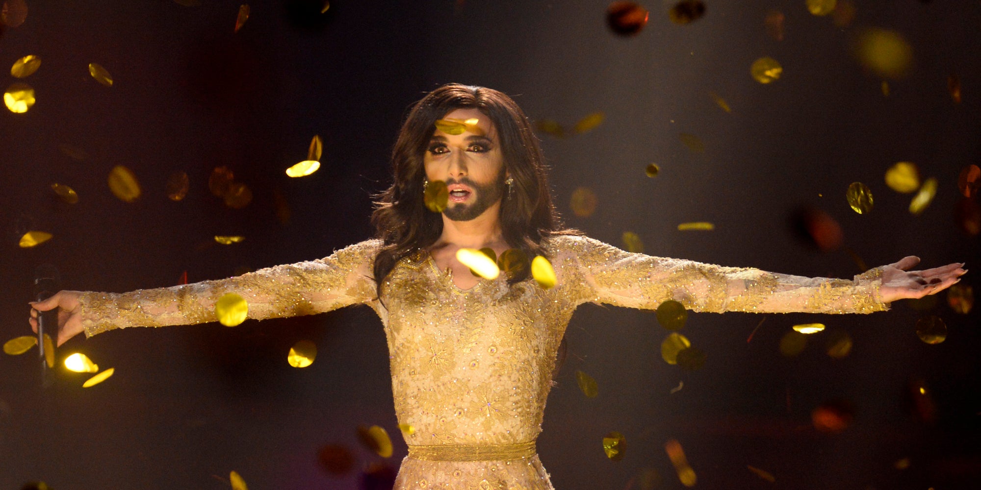 Conchita Wurst, grande gagnante de l’Eurovision 2014 pour l’Autriche avec son titre “Rise Like A phoenix”, lors de la grande finale du concours le 10 mai 2014 à Copenhague au Danemark.
