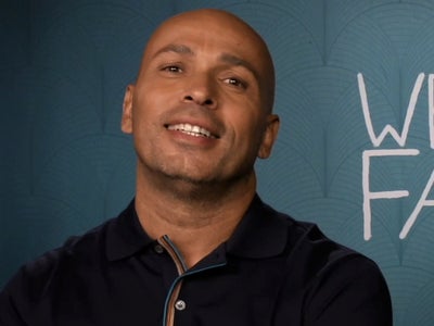 En vidéo - Éric Judor nous présente l'épisode de Noël de Week-End Family