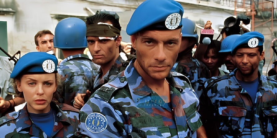Kylie Minoque, Jean-Claude Van Damme et Gregg Rainwater dans le film "Street Fighter" de 1994.