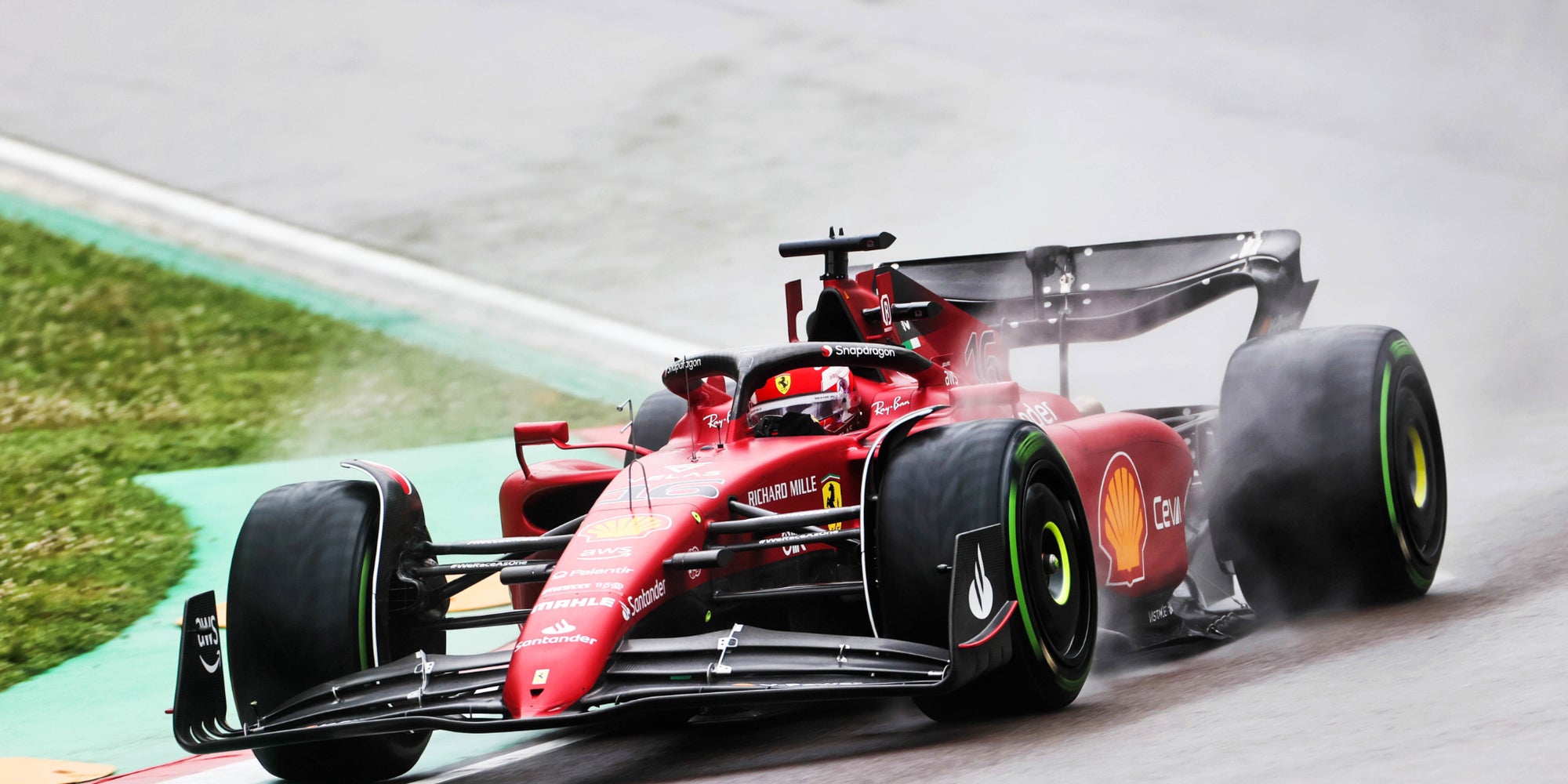 Charles Leclerc au volant de sa Ferrari pour les qualifications du Grand Prix de Formule 1 d'Imola, le 22 avril 2022