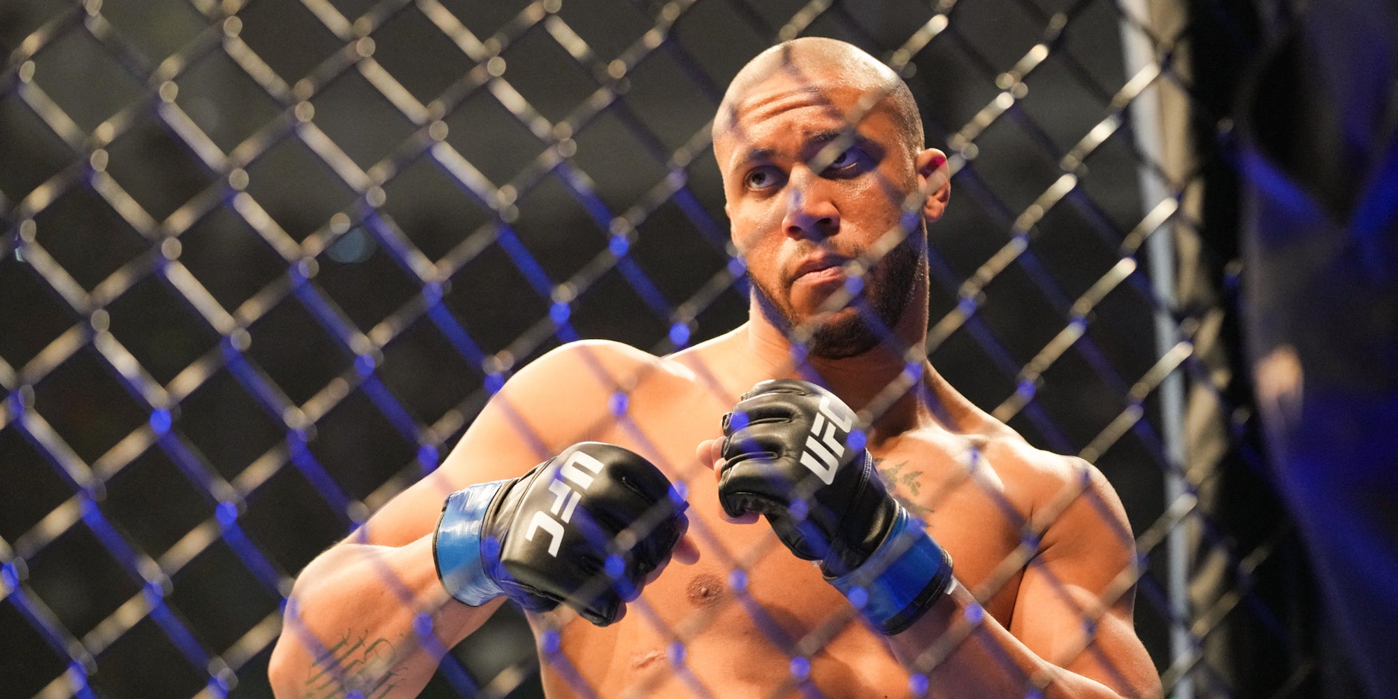 Ciryl Gane lors de son combat contre Francis Ngannou lors de l'UFC 270 à Anaheim, Californie