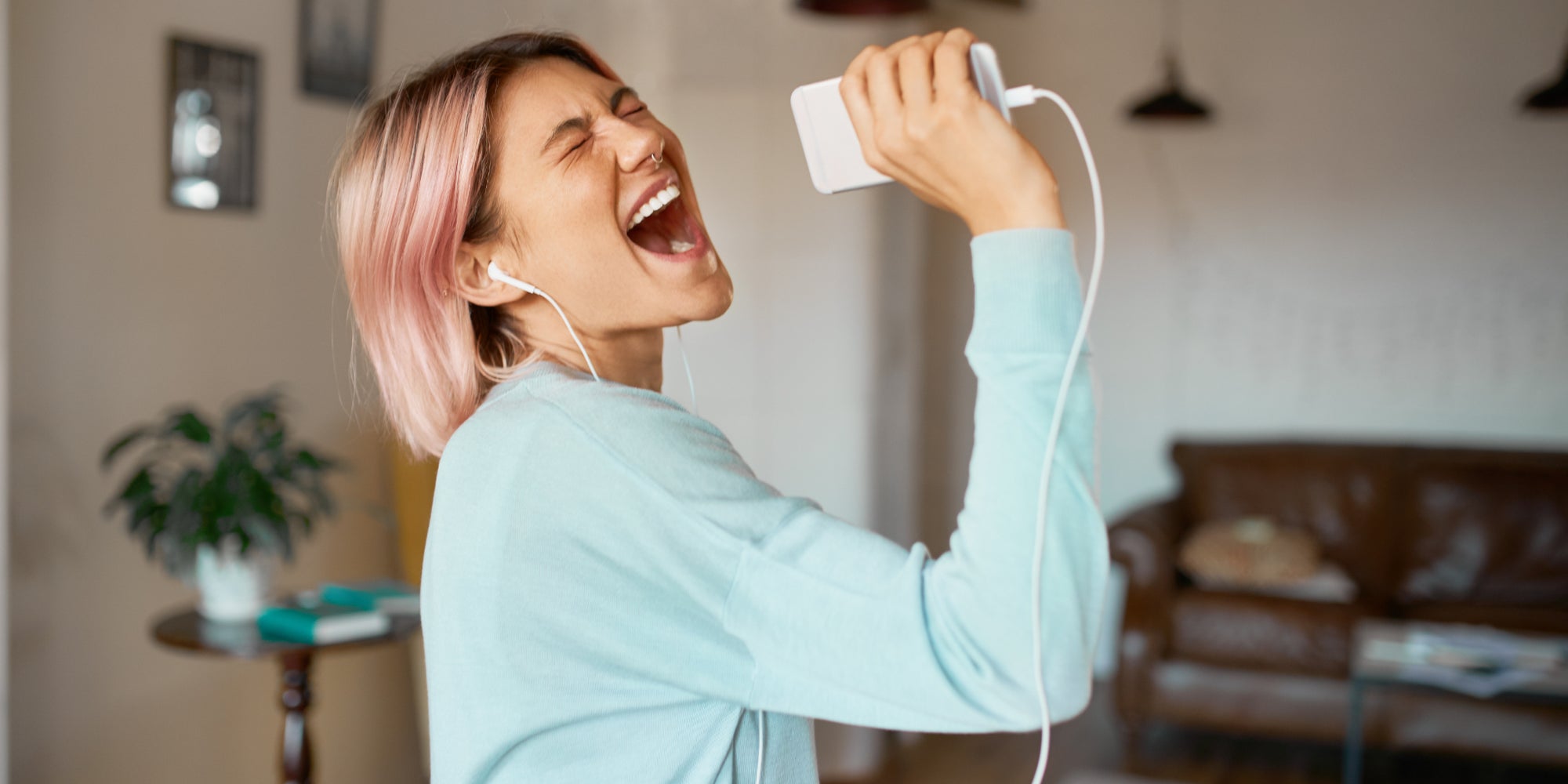 Pour l'heure, ce sont les musiques anglophones qui vont être traduites en quatre langues