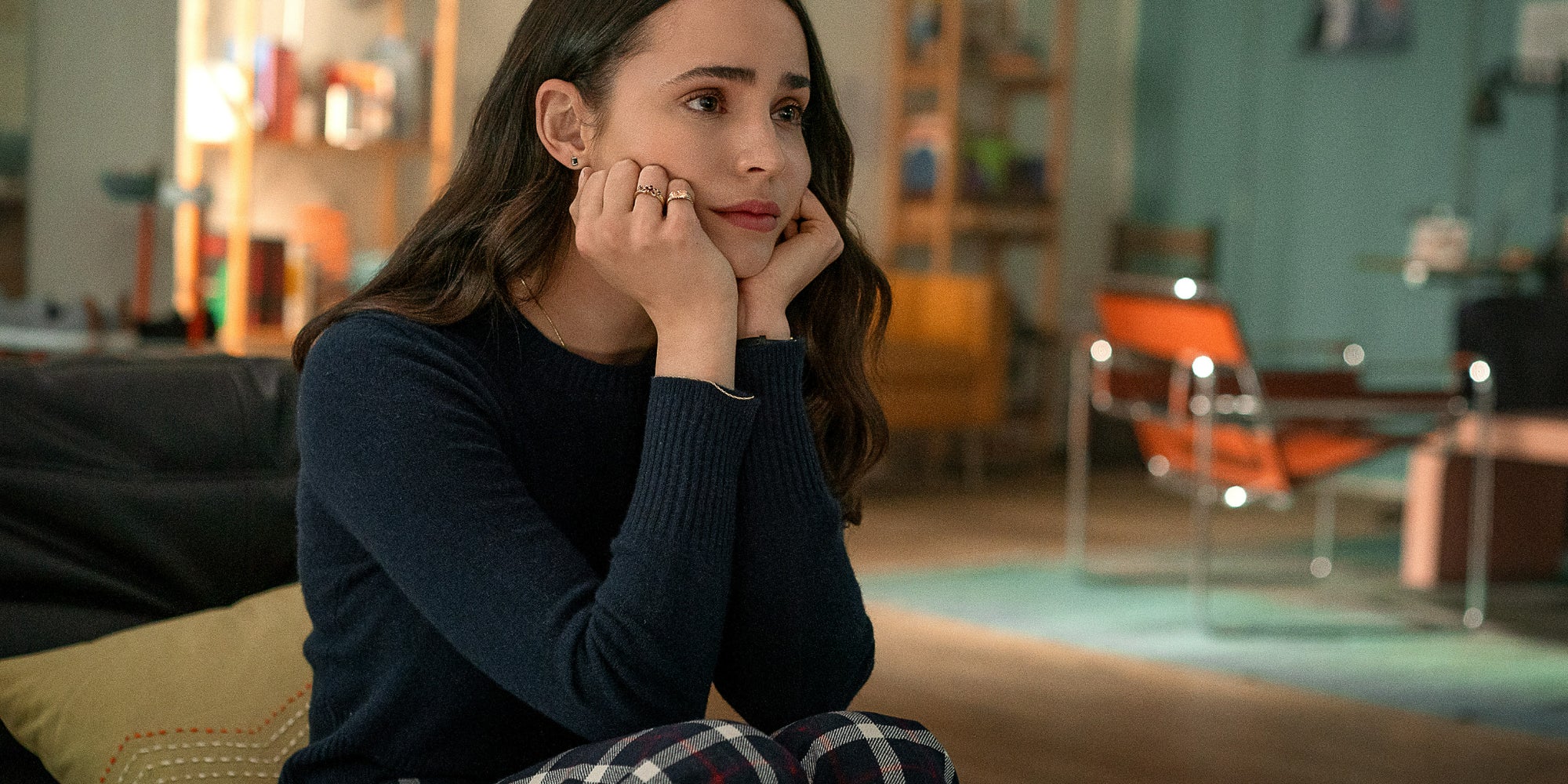 Sofia Carson revient dans une autre comédie romantique intitulée ''Demain est un autre jour''.